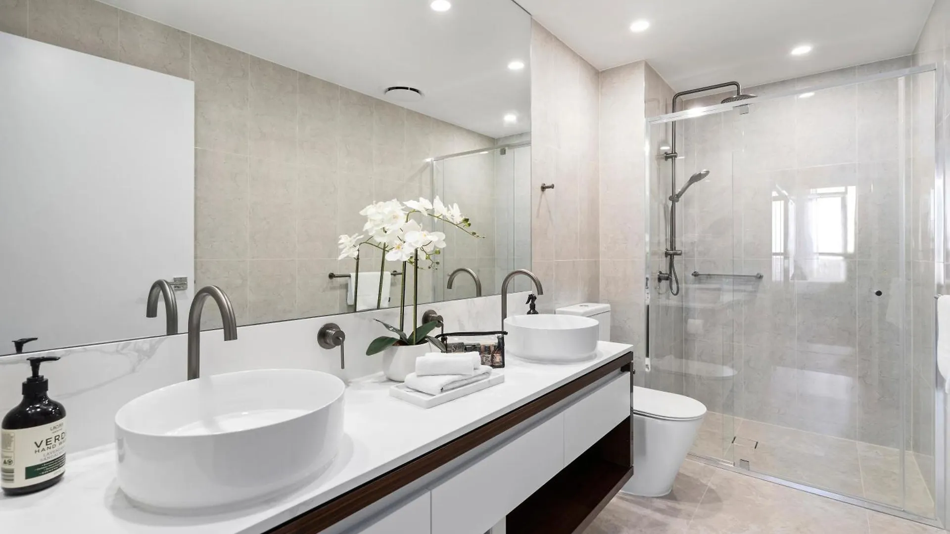 The Gallery Pure Luxary Sleeps 6 - Optimise Bnb Gold Coast 0*,  Australia