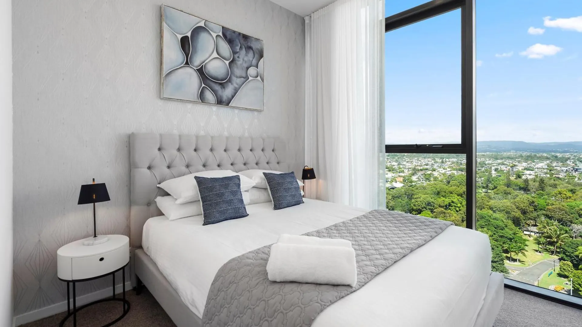 The Gallery Pure Luxary Sleeps 6 - Optimise Bnb Gold Coast